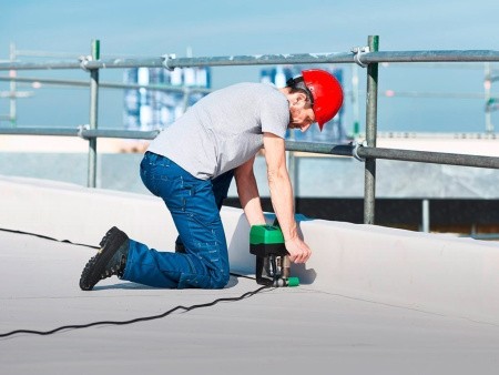 Сварочный полуавтомат УНИДРАЙВ 500 - сварка кровли Сварочный полуавтомат УНИДРАЙВ 500 - сварка кровли